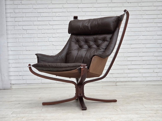 Image 1 of Années 1970, design norvégien de Sigurd Ressel, modèle de fauteuil lounge « Falcon ».