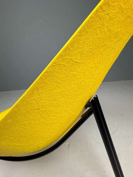 Image 1 of Fauteuil lounge trépied en fibre de verre jaune Ed Merat, France, 1956