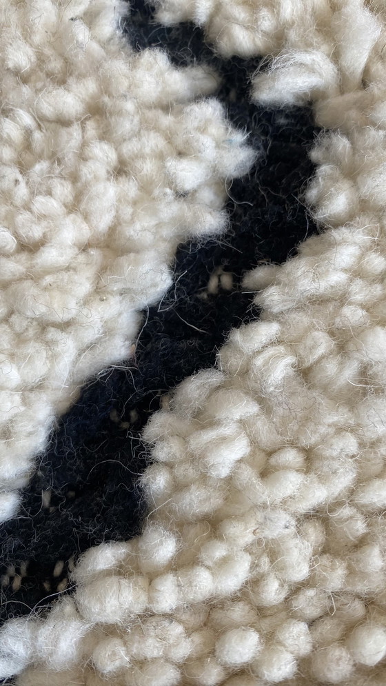 Image 1 of Authentiek Handgemaakt Berber Tapijt uit het Atlasgebergte – Zachte Wol & Tijdloos Marokkaans Design (298 × 195 cm)