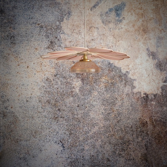 Image 1 of Lampada a sospensione in rattan e lino rosa cipria con fiori – Illuminazione artigianale