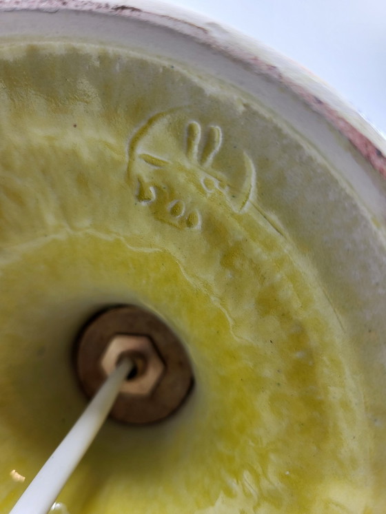 Image 1 of Artisjoklamp van geel keramiek Frankrijk