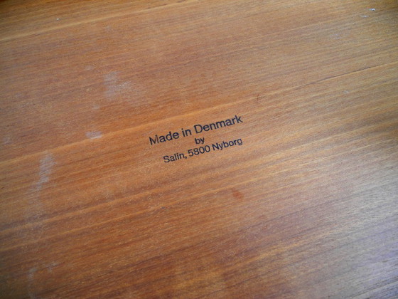 Image 1 of Table d'appoint danoise en teck avec tiroir, style milieu du XXe siècle, signée Salin Nyborg, vers 1960.