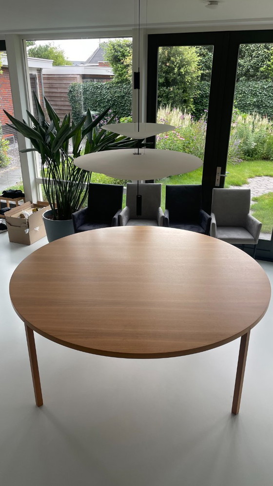Image 1 of Slim Plus Arco dining table, round dimensions 200cm, American walnut veneer, P-lacquer