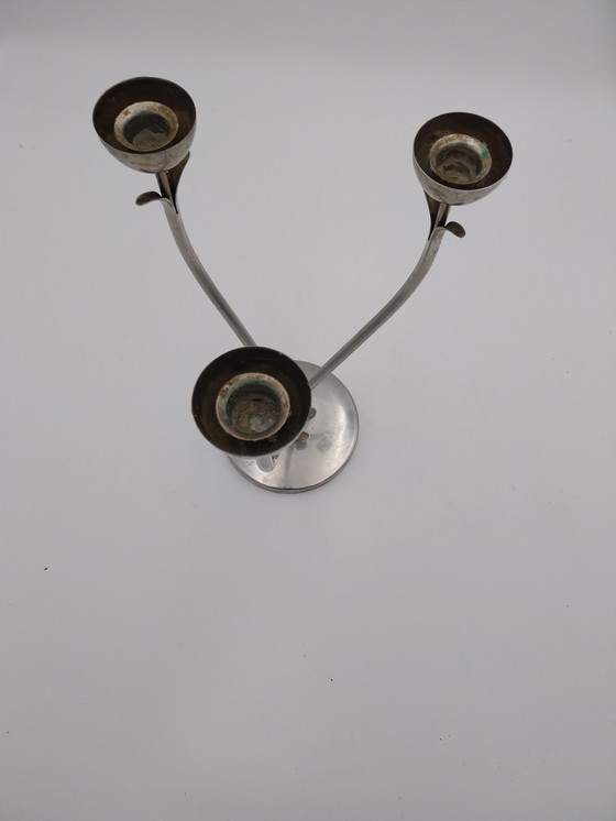 Image 1 of Un candelabro Art Déco a tre luci. Spagnolo, anni '70, in acciaio inossidabile.