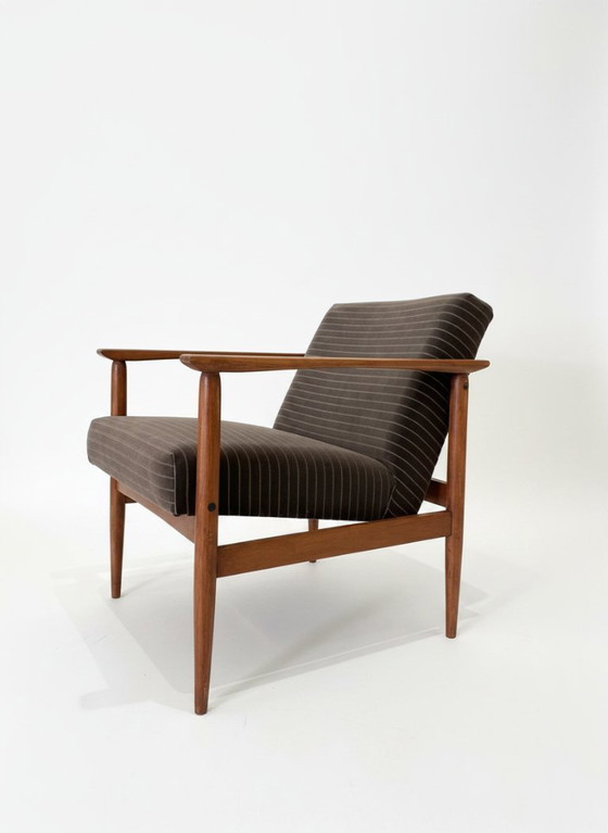 Image 1 of Gerestaureerde fauteuils uit de jaren 70, model M, chocoladebruin