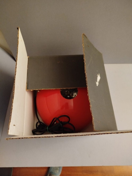 Image 1 of Lampada da tavolo in Plastica Rosso e argento, made in Italy Diametro 28 cm alto 14 cm