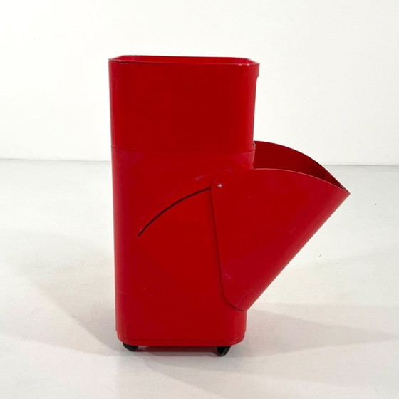 Image 1 of Roter Wäschekorb und Aufbewahrungsmöbel von Anna Castelli für Kartell, 1970er Jahre