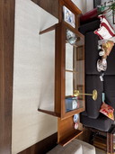 Engelse salontafel met glassen blad en laden 