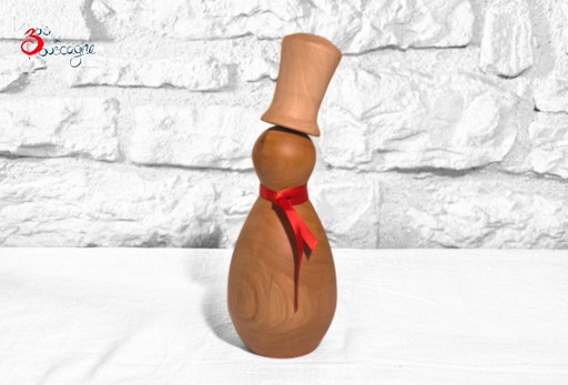 Pupazzo di neve decorativo artigianale in legno (ciliegio selvatico e prugno) con nastro rosso, 23x8cm