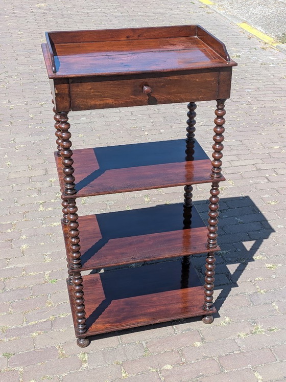 Antieke Victoriaanse etagère met 4 etages en gedraaide spoelversiering. – Boekenkasten, Wood (photo 3 of 14)