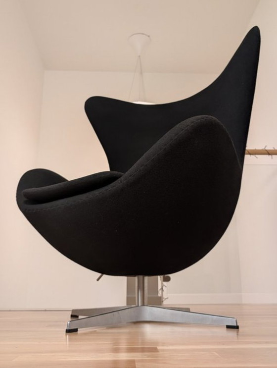 Image 1 of Arne Jacobsen Egg Chair with Ottoman