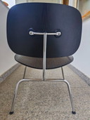 Vitra – Plywood Group LCM (Lounge Chair Metal), design Charles & Ray Eames
