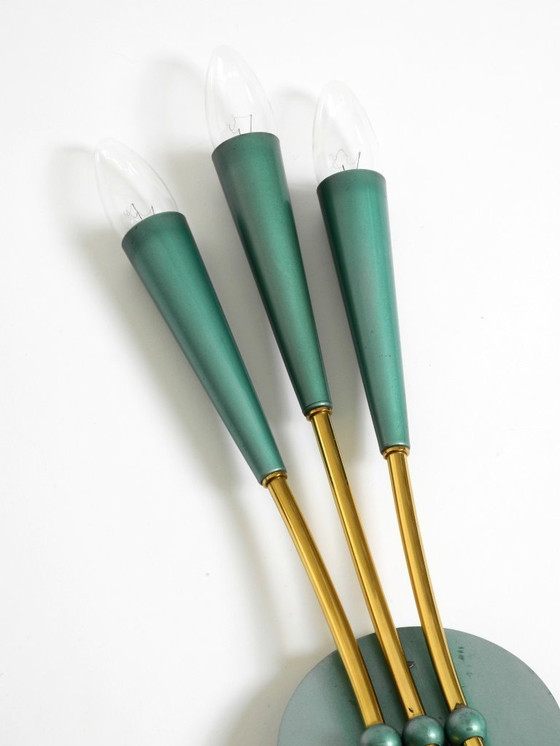 Image 1 of Bellissima lampada da parete conica a 3 luci in stile Mid-Century Modern in ottone