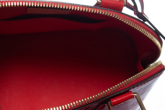 Louis Vuitton, Monogram Vernis Alma BB in Cerise – Top handle bags, Calfskin (photo 11 of 13)