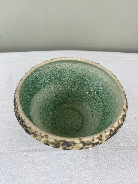 Celadon glazed stoneware bowl signed – Porcelain, Mid Century Modern (photo 3 of 8)