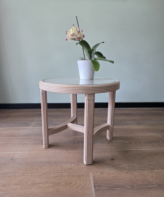 Image 1 of Tavolino vintage in stile Hollywood Regency | Struttura in legno | Cinghie e vetro | Anni '70/'80