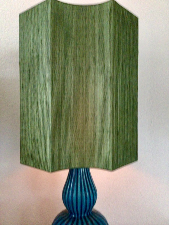 Hoge vintage tafellamp met octagonaal gevormde kap. Hoogte 90 cm – Tafellampen, Ceramic, Textile (photo 5 of 10)