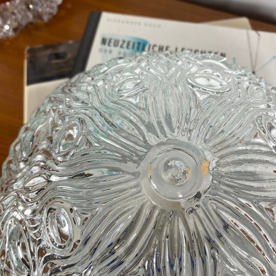 Kleine ronde wandlamp/plafondlamp van vintage gegoten glas uit de jaren 70-80. – Wandlampen (photo 5 of 8)