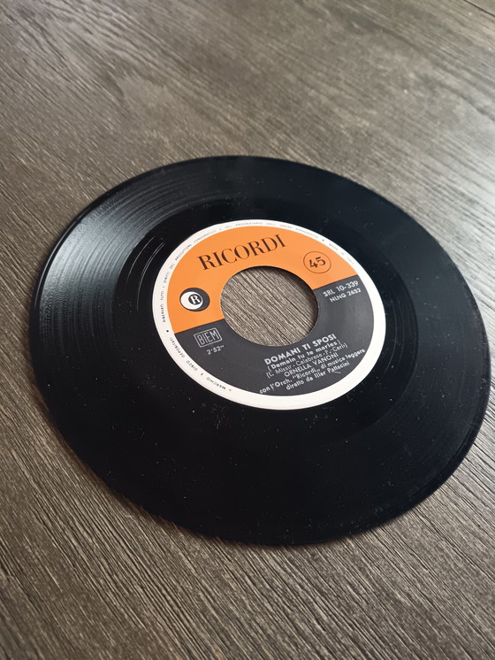 Image 1 of Ornella Vanoni Pagliacci 45 rpm vinyl record - year 1964