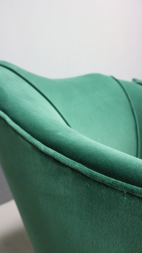 Image 1 of Pair of velvet armchairs in the style of Gio Ponti, Italy 1940s