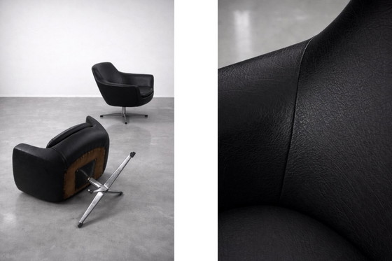 Image 1 of Sedie girevoli nere vintage in stile scandinavo moderno di metà secolo, anni '70, set di 2