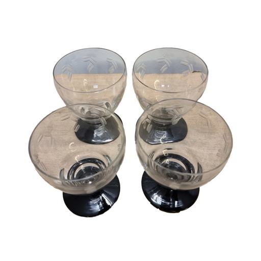 Set Of 4 Art Deco Wine Glasses With Black Foot, 1930s