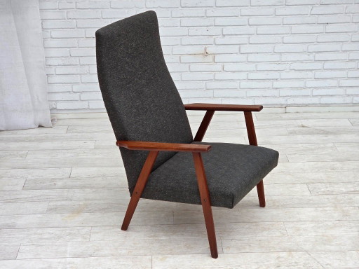 Sillón danés de respaldo alto de la década de 1970, tapizado en tela y madera de teca.