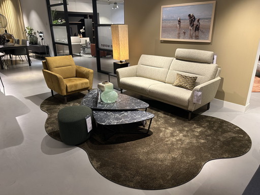 Sarena bank en fauteuil Evidence