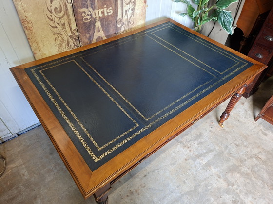 Image 1 of Scrittoio classico inglese, scrivania partner, bifacciale con leggeri segni d'uso dovuti all'età, dimensioni 160x90cm e altezza 