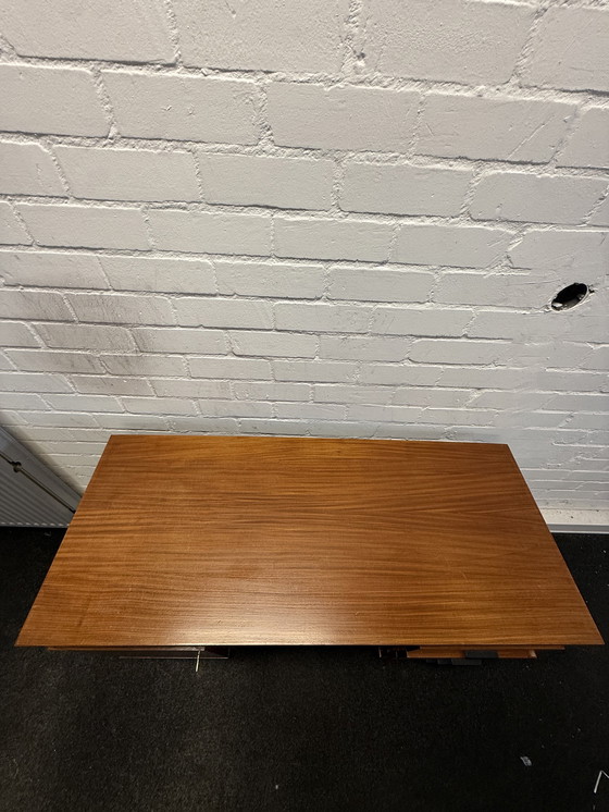 Image 1 of Bureau vintage design milieu du siècle, placage teck années 1960