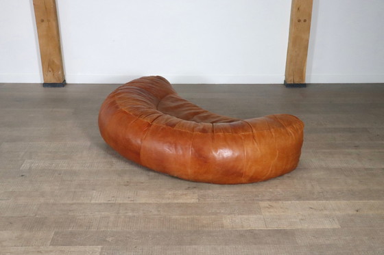 Image 1 of Canapé Croissant en cuir cognac par Raphael Raffel pour Honore Paris, 1970
