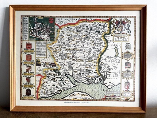 Ingelijste kaart van Hampshire, vintage reproductie van een John Speed-print.