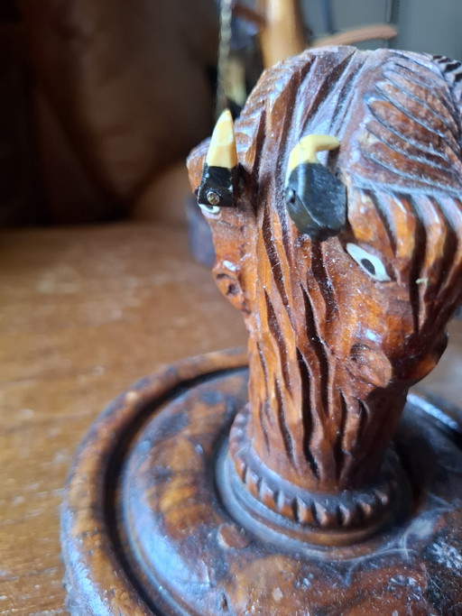 Antico porta-fiammiferi e porta-fumatori in legno intagliato a mano, stile Art Déco rumeno (circa anni '30).