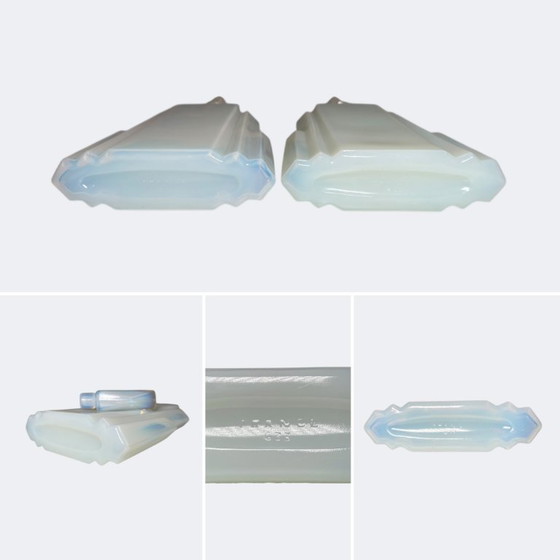 Image 1 of Paar opalisierende Art-déco-Parfümflakons aus Sabino-Glas – Seltenes französisches Parfümflakon-Set aus Opalglas