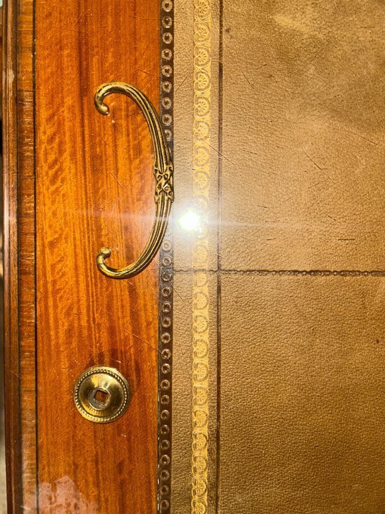 Image 1 of Maple & Co Prachtig Edwardiaans bureau van satijnhout met kruisbanden van walnoothout