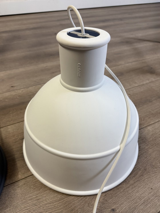 Image 1 of Lampade a sospensione Muuto (grigio scuro, grigio chiaro, bianco)