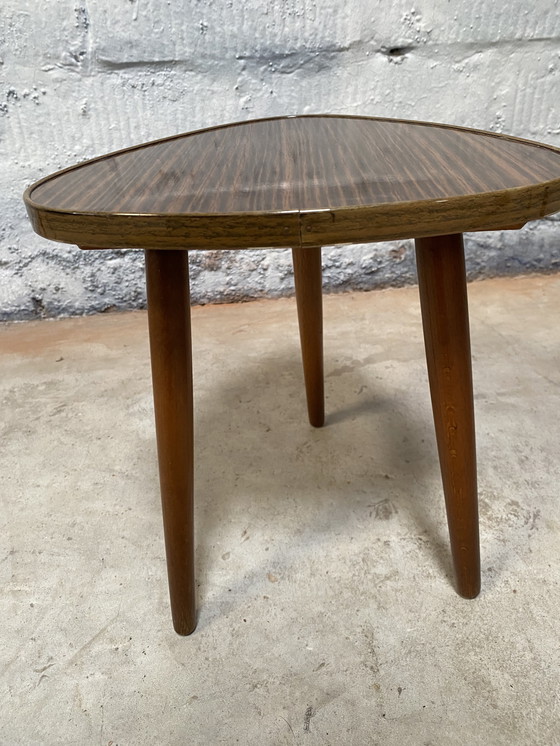 Image 1 of Tavolino laterale marrone in formica