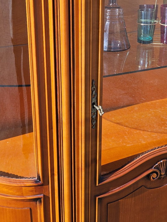Image 1 of Franse vintage glazen vitrinekast - Kersenhouten vitrine - Louis XV-stijl - jaren 70
