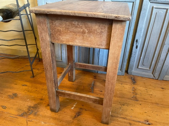 Image 1 of Mesa auxiliar con banco plegable y taburete en francés.