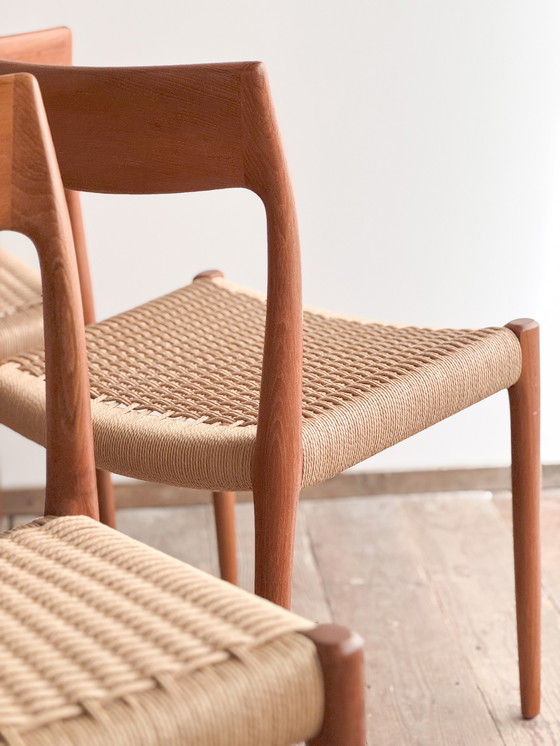 Image 1 of Mid Century Deense Teakhouten Eetkamerstoelen # 77 door Niels O. Møller, J. L. Moller, Set van 4