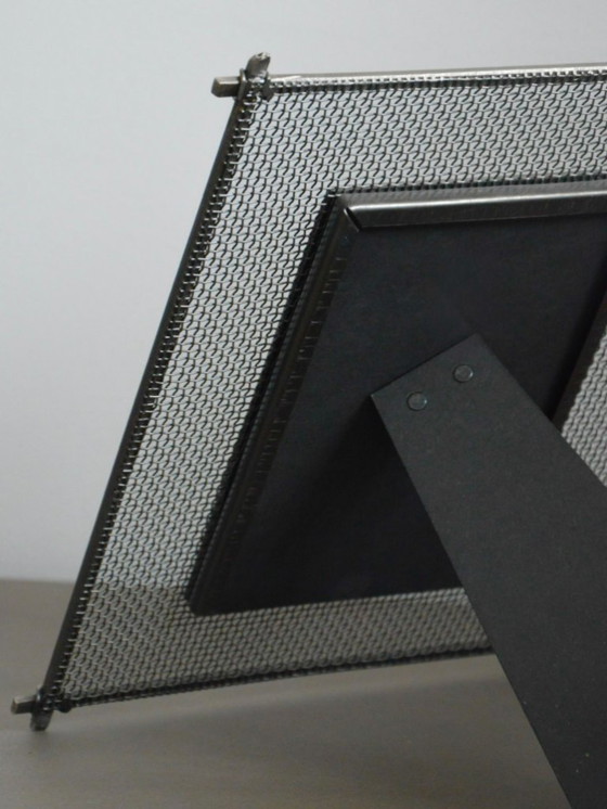 Image 1 of Telaio in rete metallica dal design industriale/brutalista