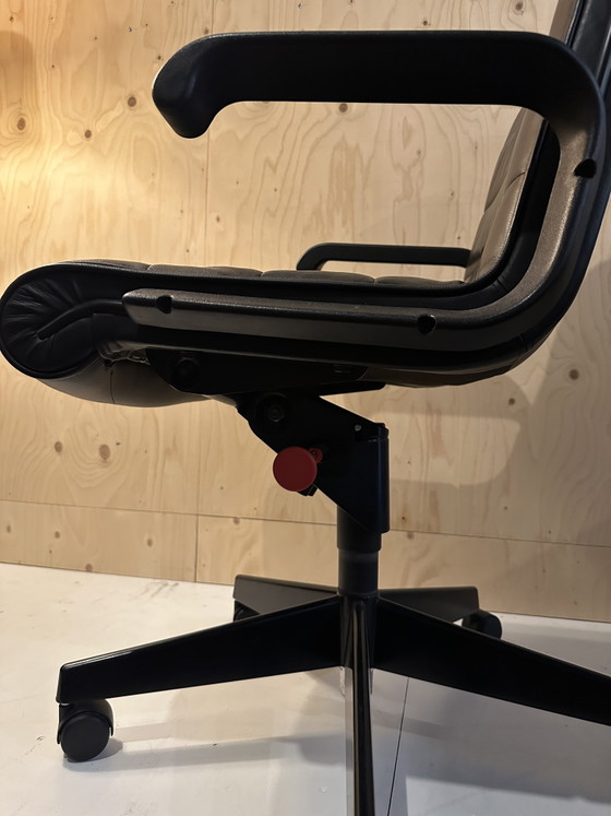 Image 1 of Walter Knoll. Fauteuil de direction conçu par Richard Sapper.