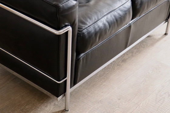 Image 1 of Divano vintage a due posti Cassina LC2 di Charlotte Perriand e Le Corbusier