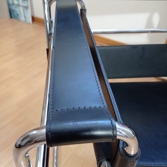 Image 1 of Poltrone Knoll Wassily B3 in pelle nera di Marcel Breuer