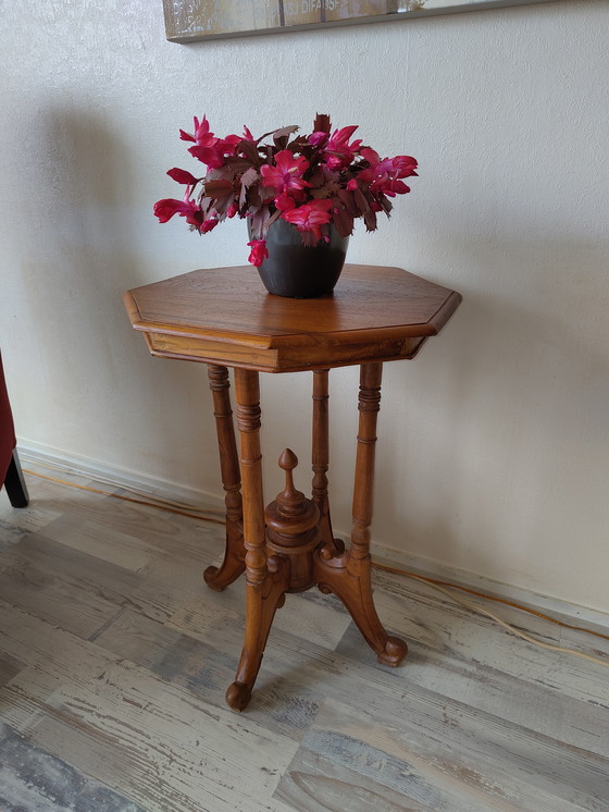 Image 1 of Mesa auxiliar octogonal de madera maciza