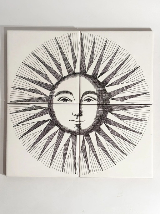 Fornasetti Fliesenset „Sonne und Mond“, 1990er Jahre – decoratieve objecten, Surrealism