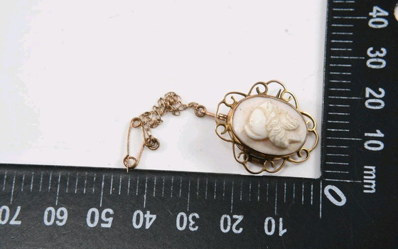 Image 1 of Bellissima spilla in oro 375 9kt con cammeo.