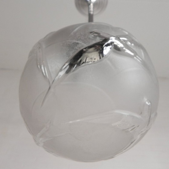 Image 1 of Art Deco hanglamp met geetste glazen bol met meerdere vogels, zwaluwen, jaren 30