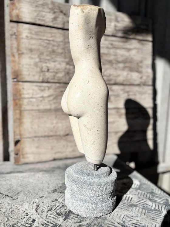 Image 1 of Beautiful marble statue on a pedestal, total height 52 cm