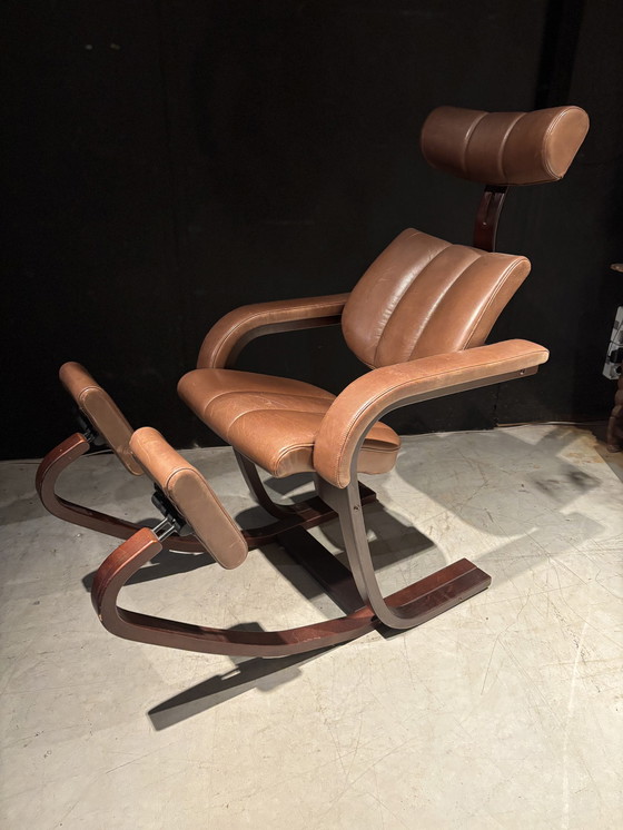 Image 1 of Sedia ergonomica Stokke in pelle vintage Design Peter Opsvik